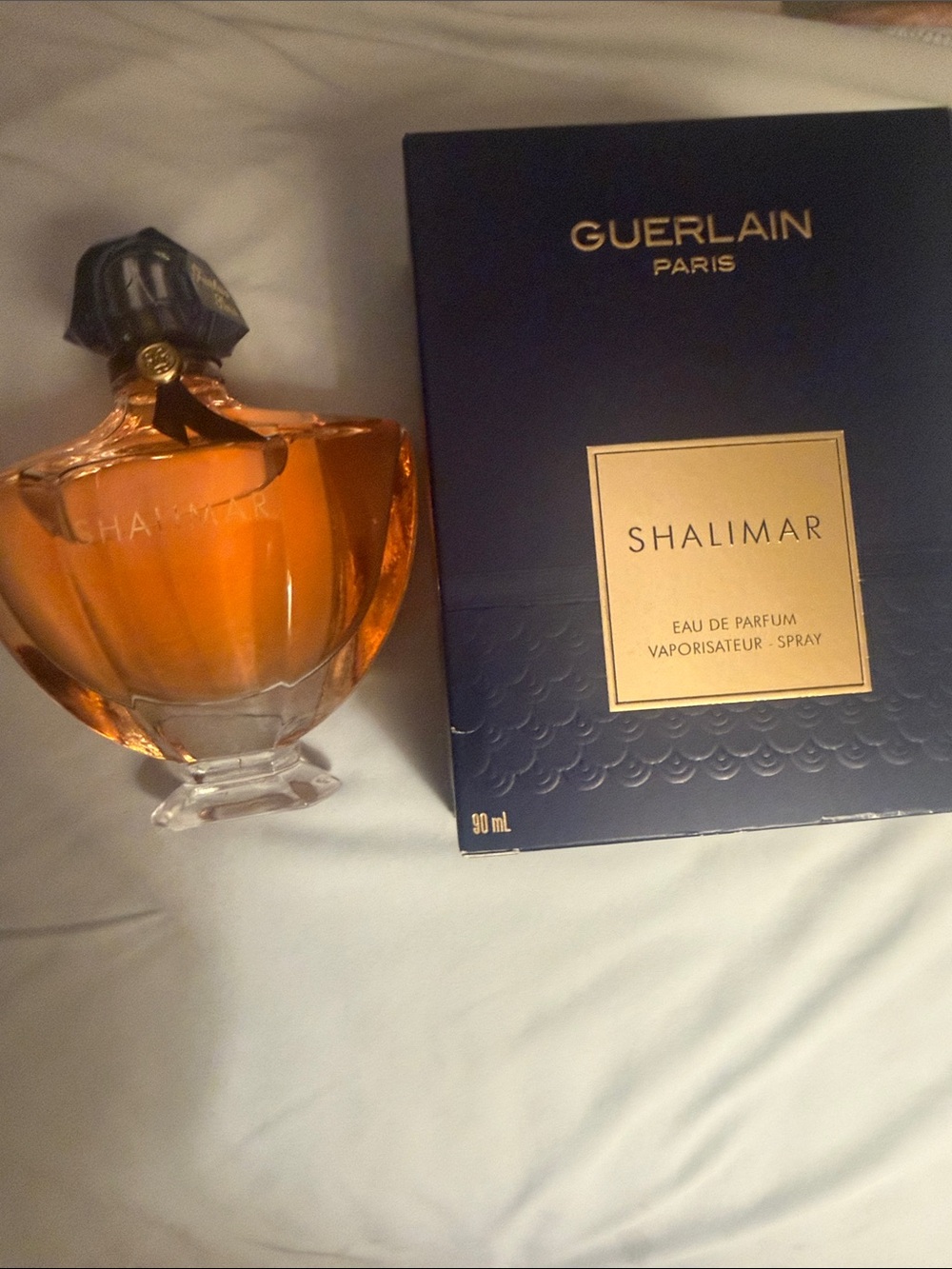 GUERLAIN Shalimar Box in Navy and Gold. 3.0floz. Beautiful smell